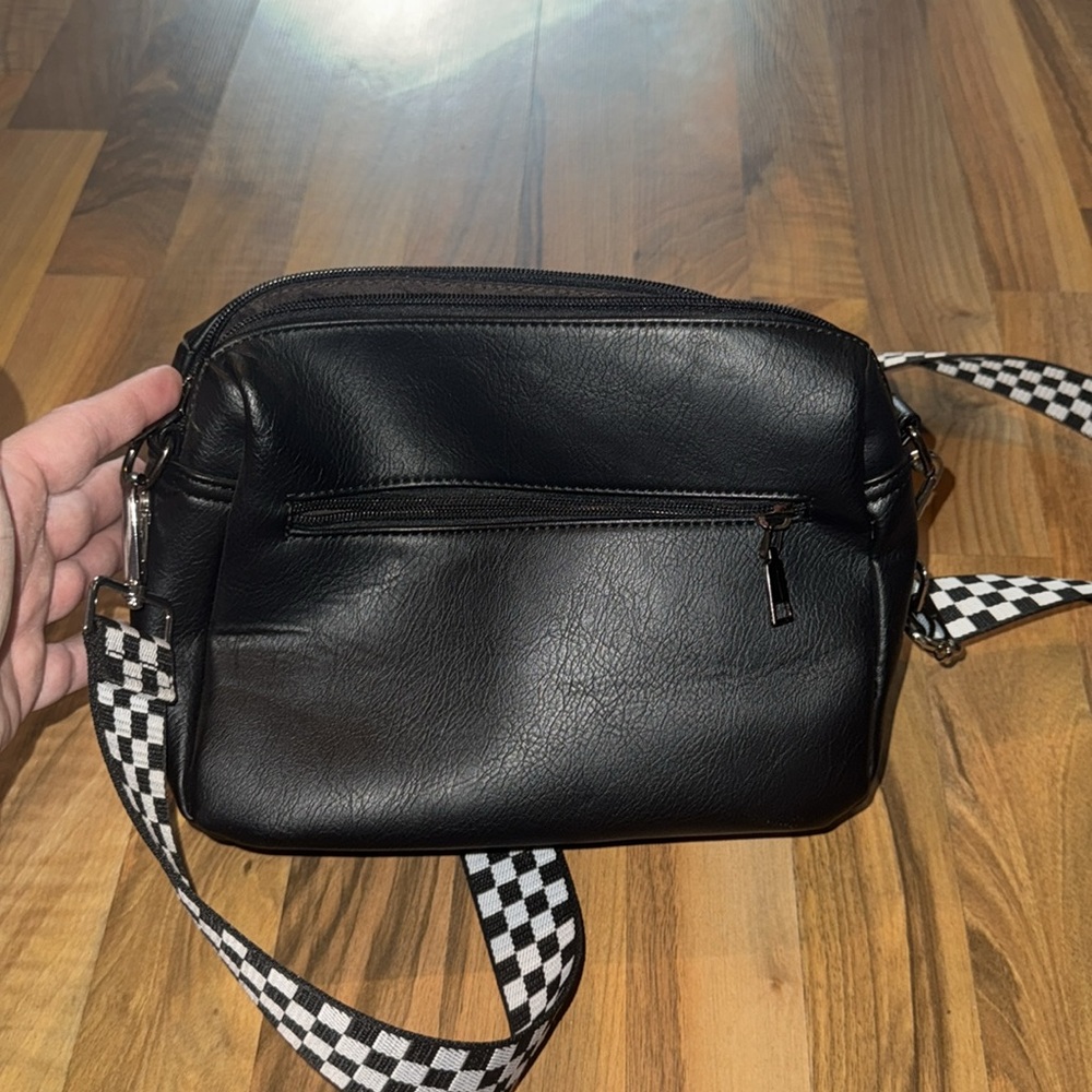 Large crossbody - Picture 3 of 3